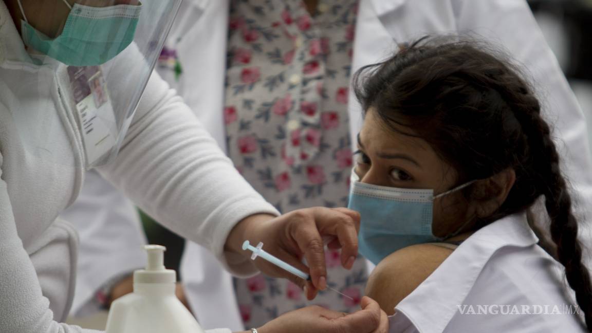 Hospitales en Nuevo León, al límite de capacidad: Ssa, arrancan proceso de vacunación