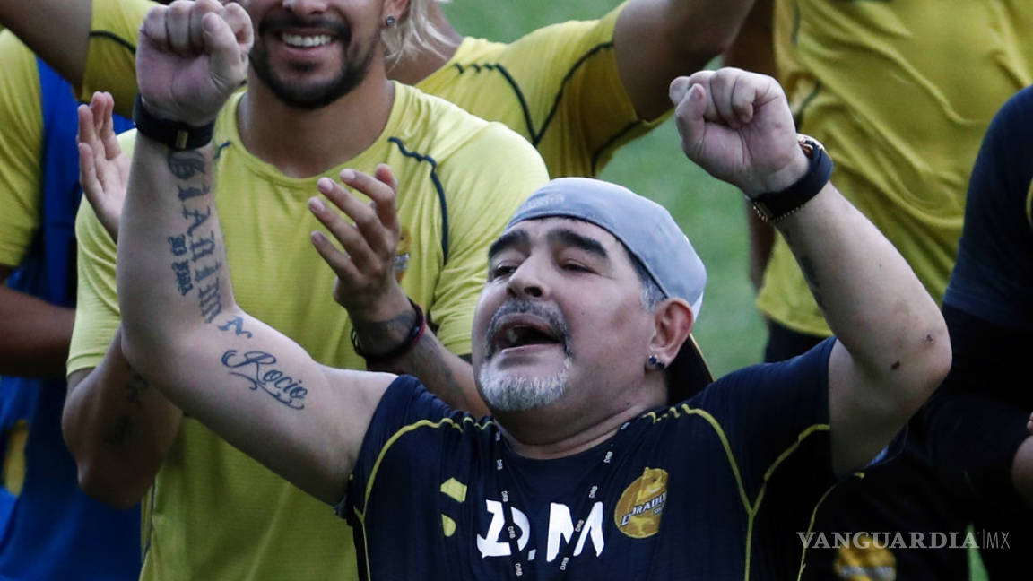 No ha pasado una semana y Maradona ya tiene un corrido