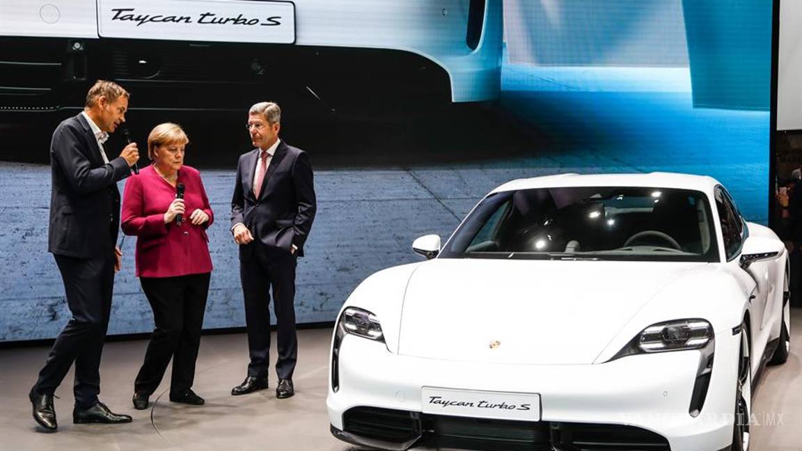 $!Angela Merkel inaugura el Salón Internacional del Automóvil en Frankfurt, no te puedes perder estas imágenes