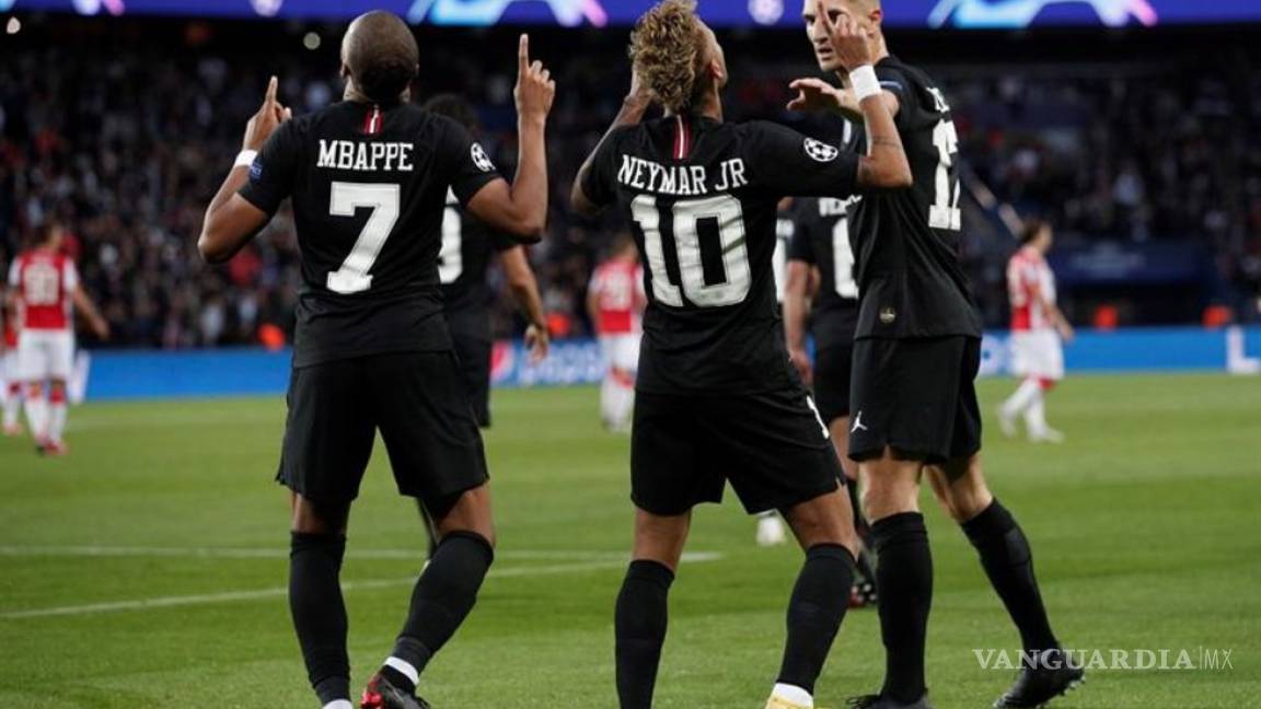Neymar celebra 10 años de su primer gol como profesional