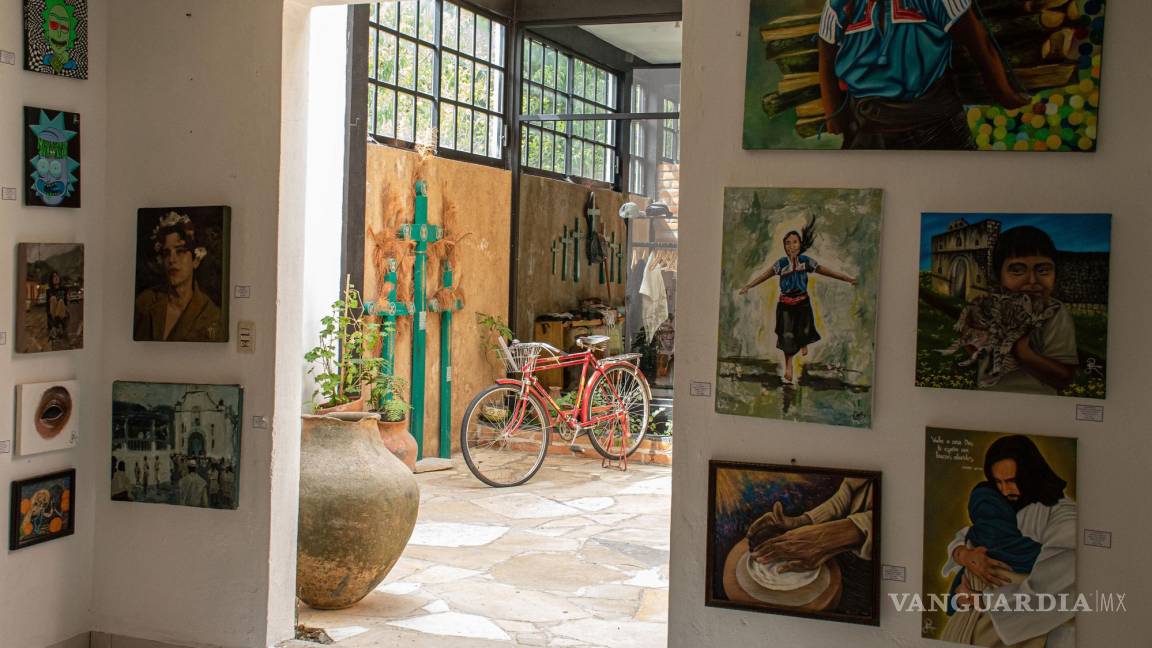 $!Vista de varias obras en el Centro Cultural Independiente ArTex de San Juan Chamula, Chiapas (México).