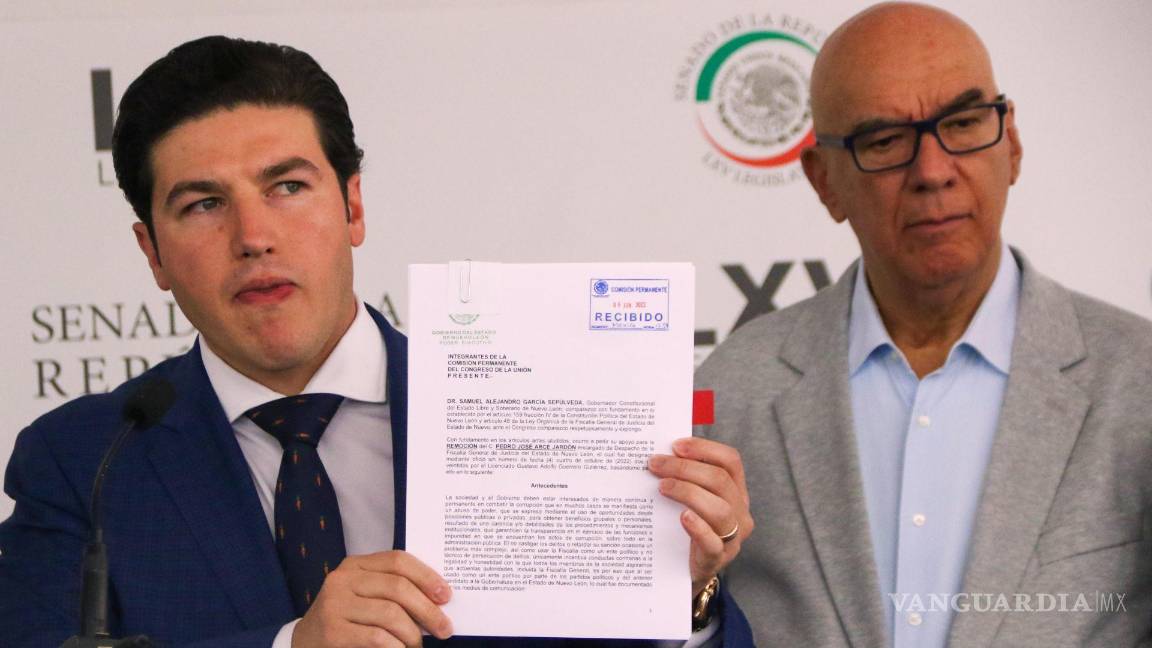 $!El presidente nacional de Movimiento Ciudadano, Dante Delgado, se lanzó contra la “vieja política” que al designar a Arturo Salinas como el gobernador interino que suplirá a Samuel García.