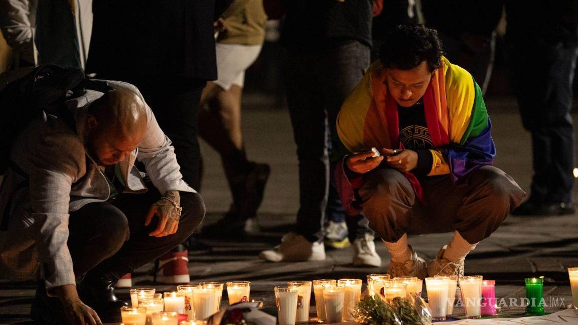 $!Cientos de personas se concentraron frente al Palacio de Gobierno de Aguascalientes para exigir justicia por el asesinato de Jesús Ociel Baena Saucedo.