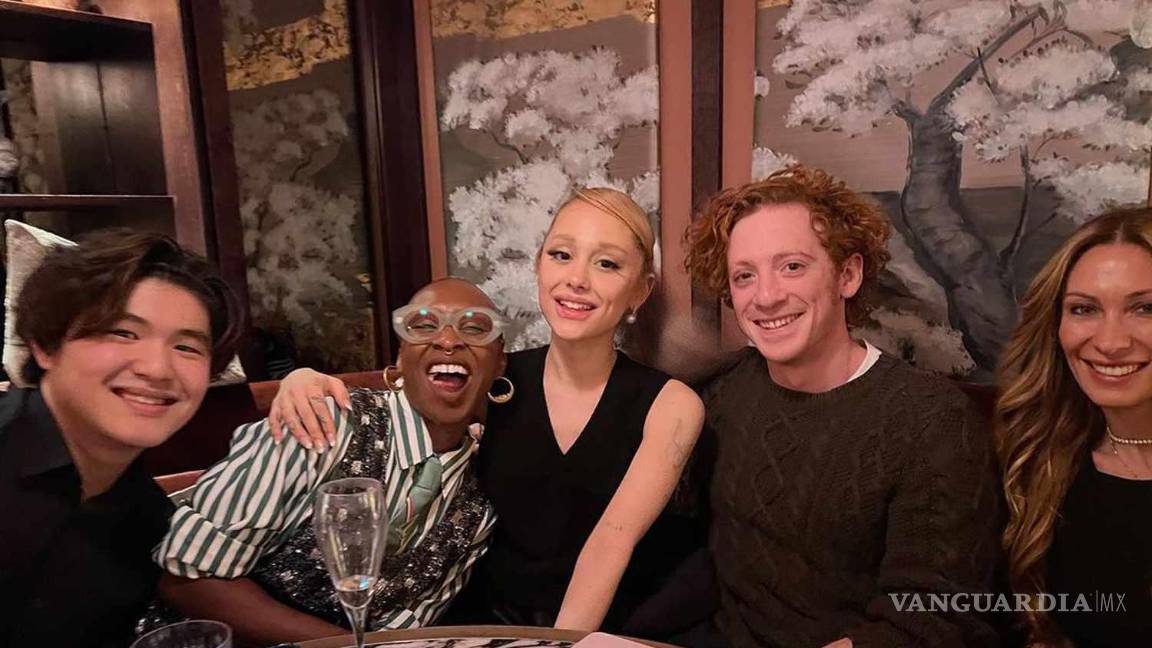 $!La pareja se conoció mientras filmaban la película de ‘Wicked’ en Reino Unido.