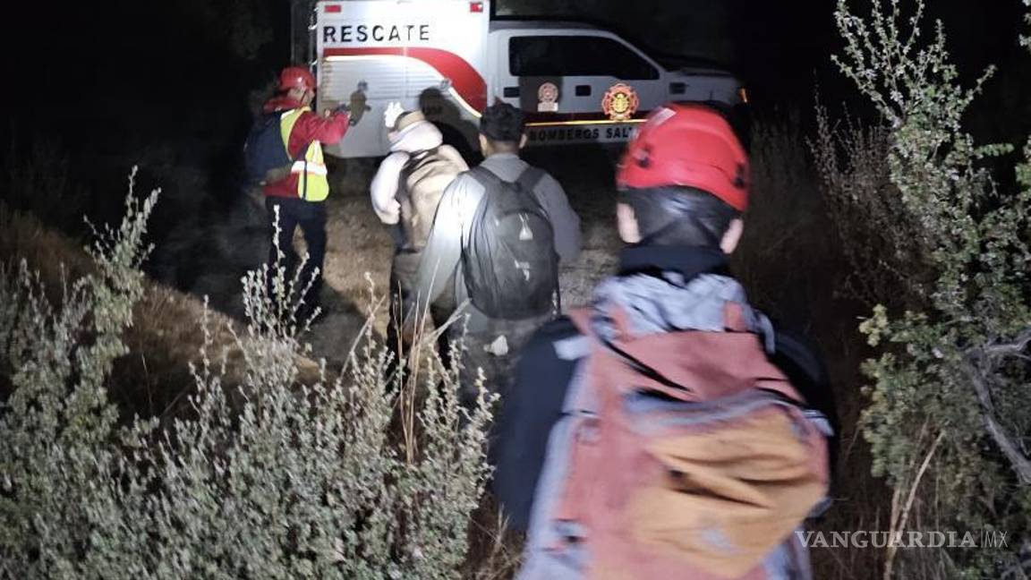$!Las maniobras de rescate se extendieron durante varias horas e incluyeron el descenso controlado hasta un punto seguro.