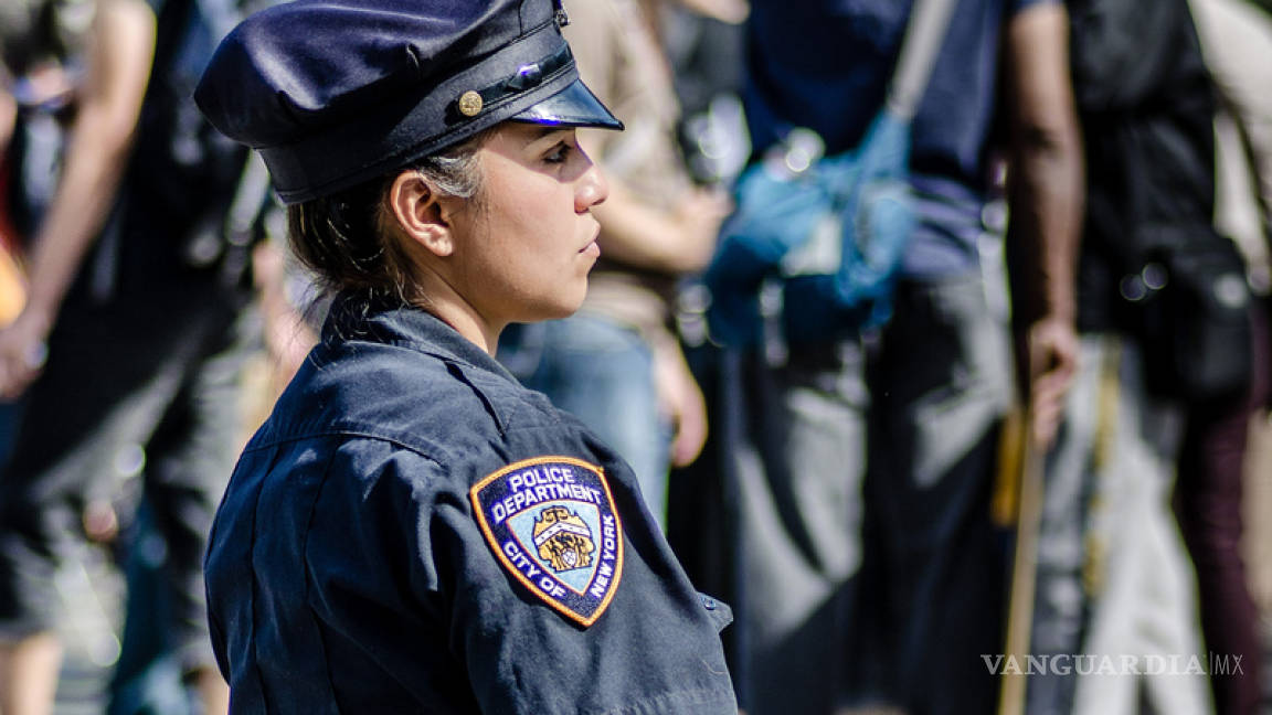 Oficiales de NYPD se meten en problemas tras la publicación de una foto con Strippers