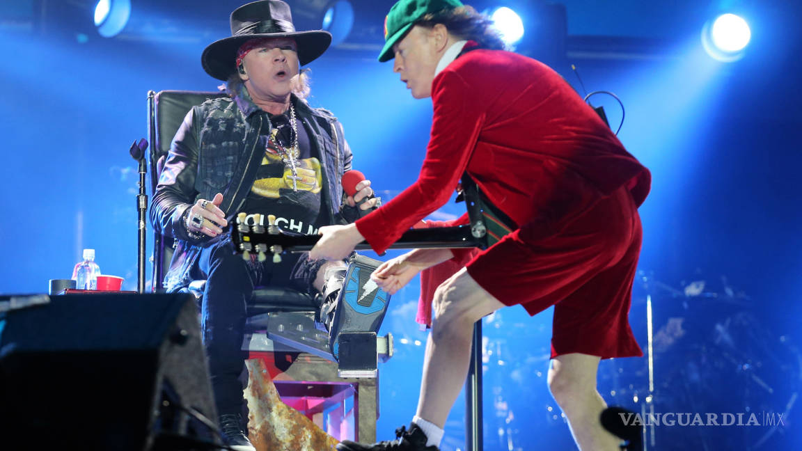 Axl Rose pasa la prueba de fuego con debut en AC/DC