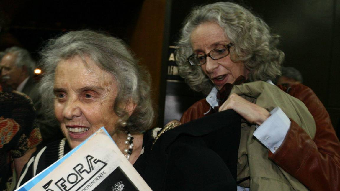 $!13MAYO2008.- Las escritoras Martha Lamas y Elena Poniatowska en la presentación de el catalogo Memorial del 68.