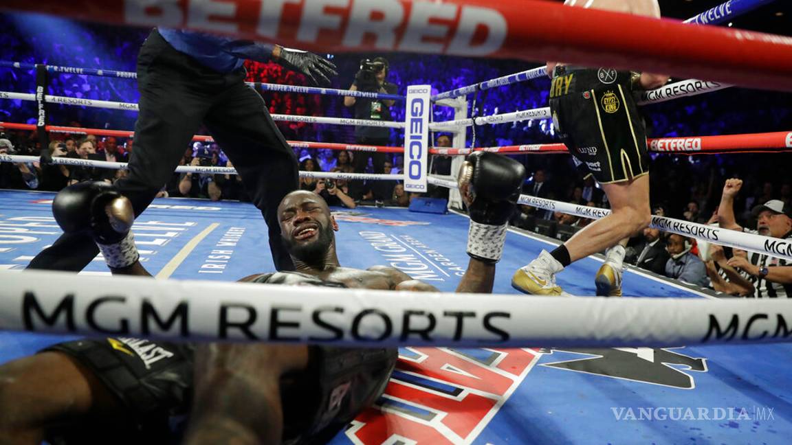 $!Tyson Fury cumple y se proclama monarca de peso completo