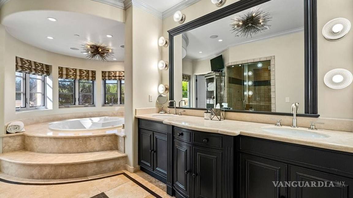 $!Kaley Cuoco pone a la venta su mansión de 6.9 MDD