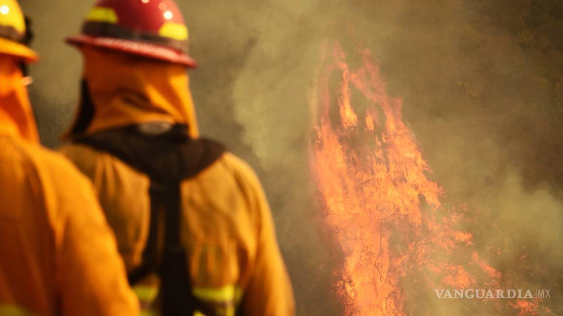 Muere bombero durante el combate del incendio en California