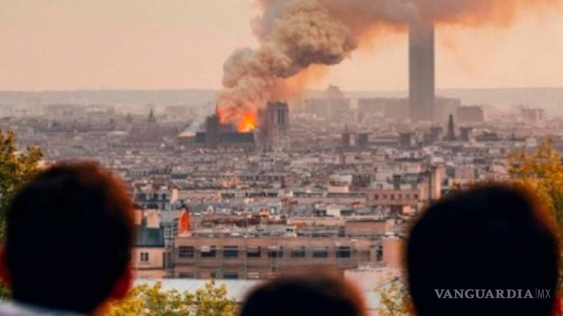 Incendio podría destruir todo el techo de Notre Dame