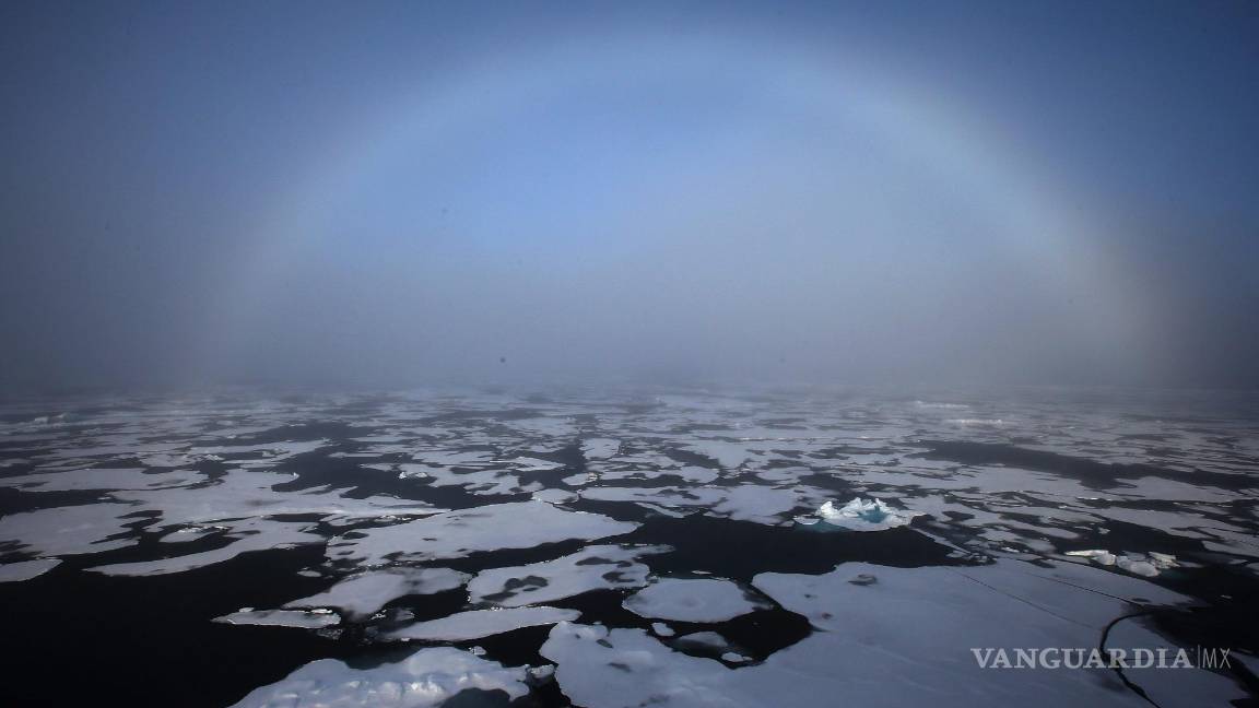 $!El hielo compuesto de agua dulce puede estar sobre el mar, como pasa en el Ártico, o puede estar sobre la tierra, como sucede en el caso de la Antártida o Groenlandia.