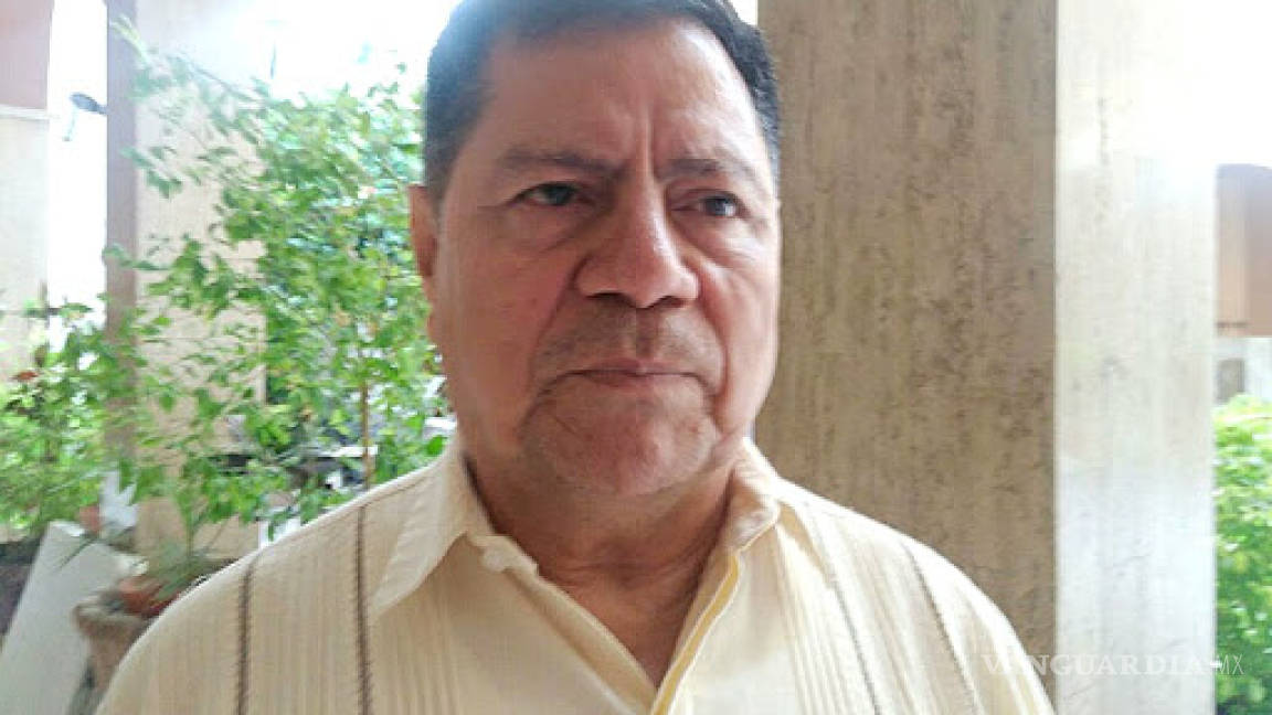 Vicario de la Diócesis de Torreón acude a rezar por enfermos y personal médico