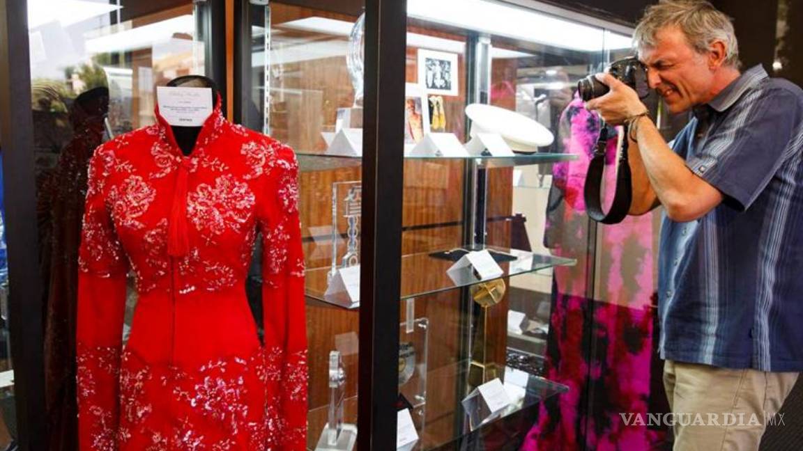 $!Objetos de Whitney Houston reúnen 525 mil dólares en subasta