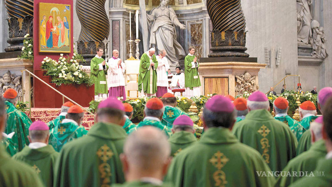El Papa clausura sínodo; pide una Iglesia más abierta