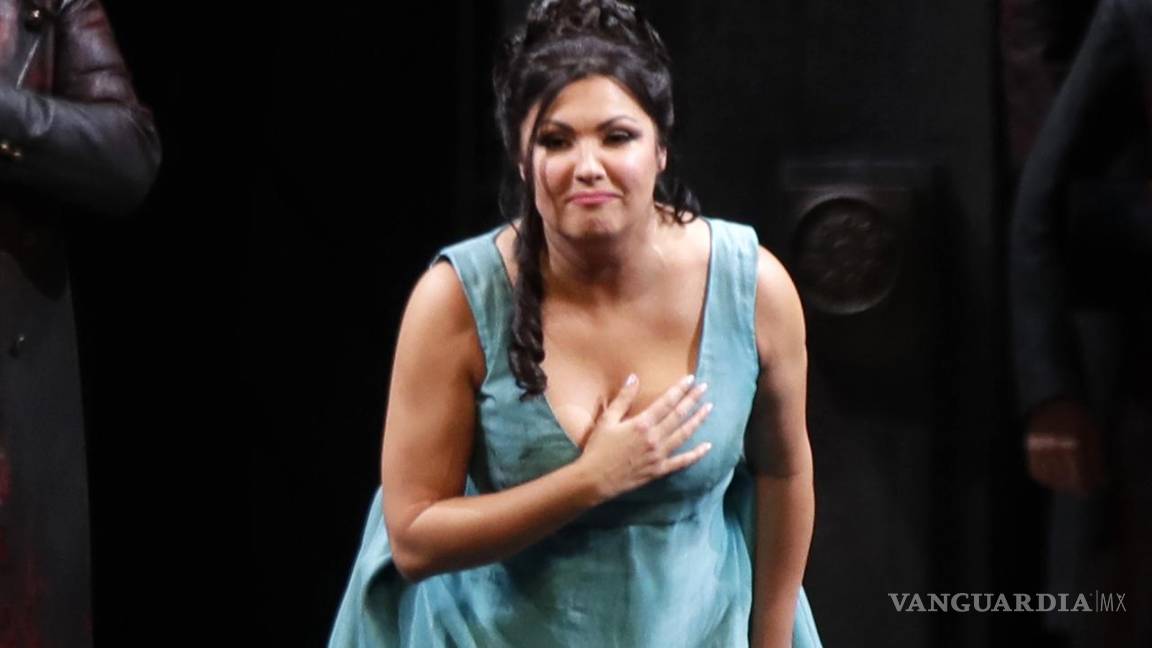$!Anna Netrebko al final de la gala inaugural de la temporada de La Scala con la ópera Tosca de Puccini, el 7 de diciembre de 2019 en Milán. AP/Luca Bruno
