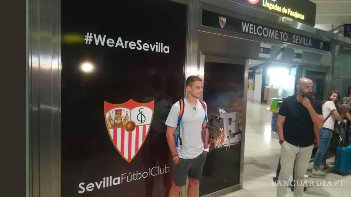 'Chicharito' ya está en Sevilla para firmar con el equipo
