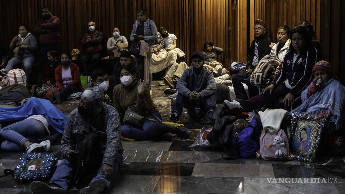 $!Miles de feligreses acudieron a la Basílica de Guadalupe para celebrar a la Virgen María en su día.