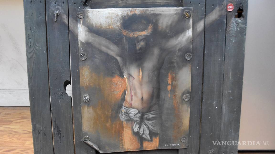 $!Jesús Molina, un pintor mexicano que “resucita” a los difuntos en su taller automotriz