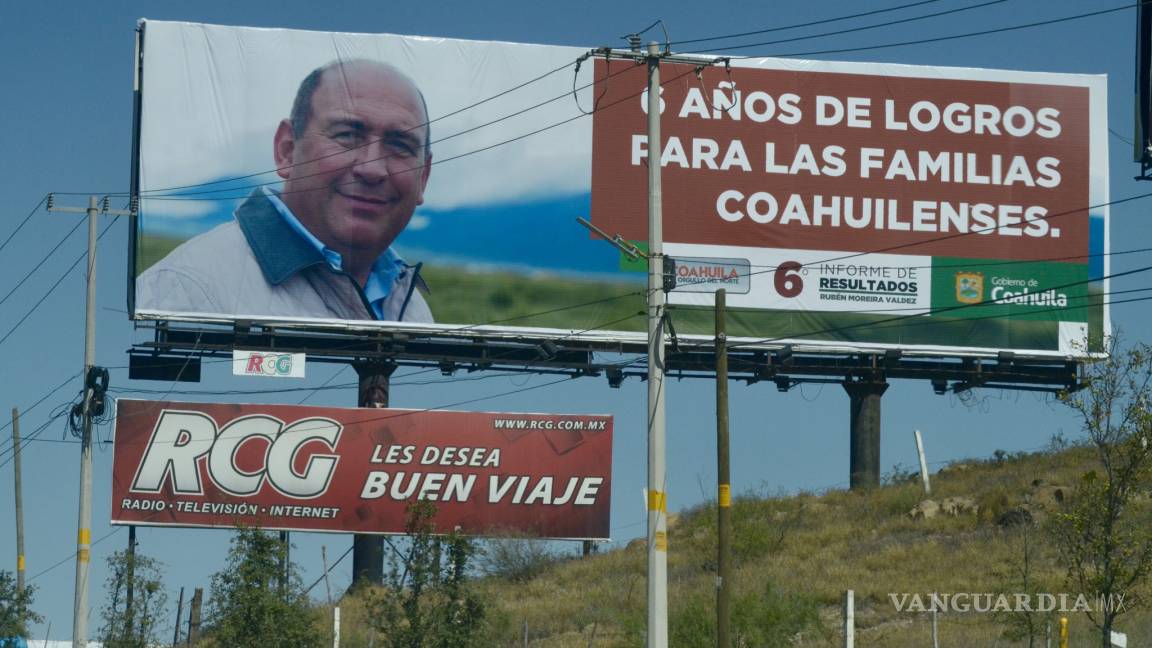 Gobernador de Coahuila allana el camino a informe con espectaculares