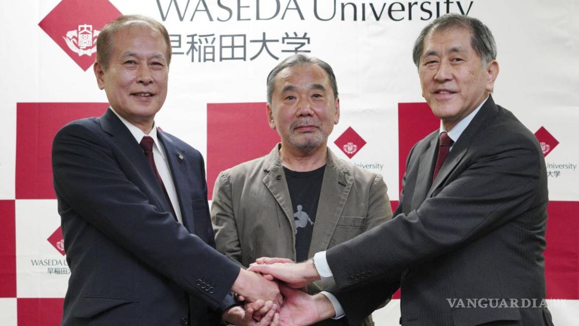 El escritor nipón Murakami dona sus manuscritos a una universidad de Tokio