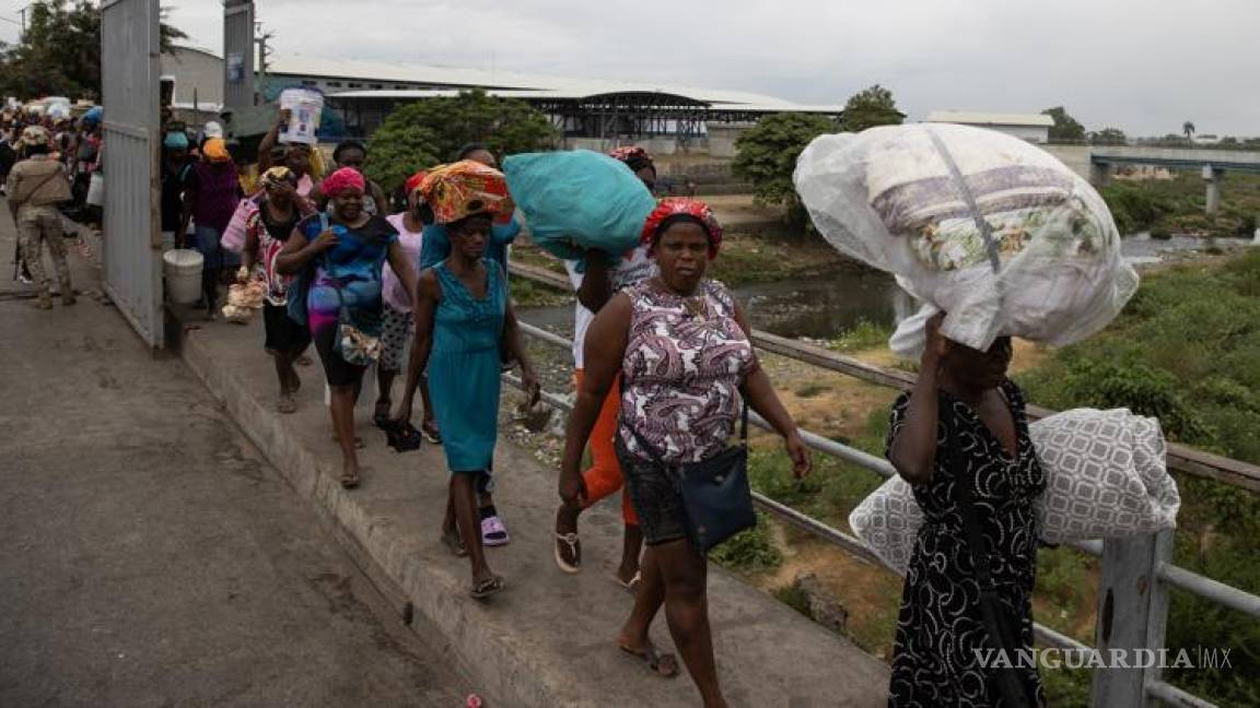 Regresan 34 mexicanos de Haití, tras el estallido de la violencia