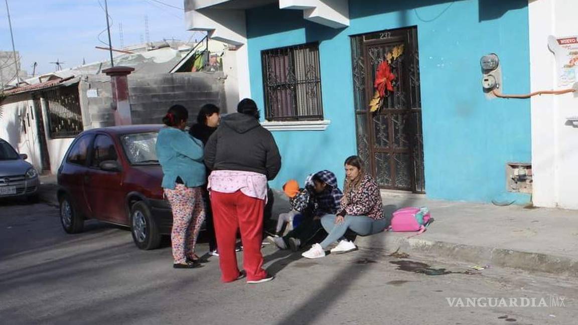 Madre pierde el control de su vehículo y choca contra ‘tiendita’ en Saltillo