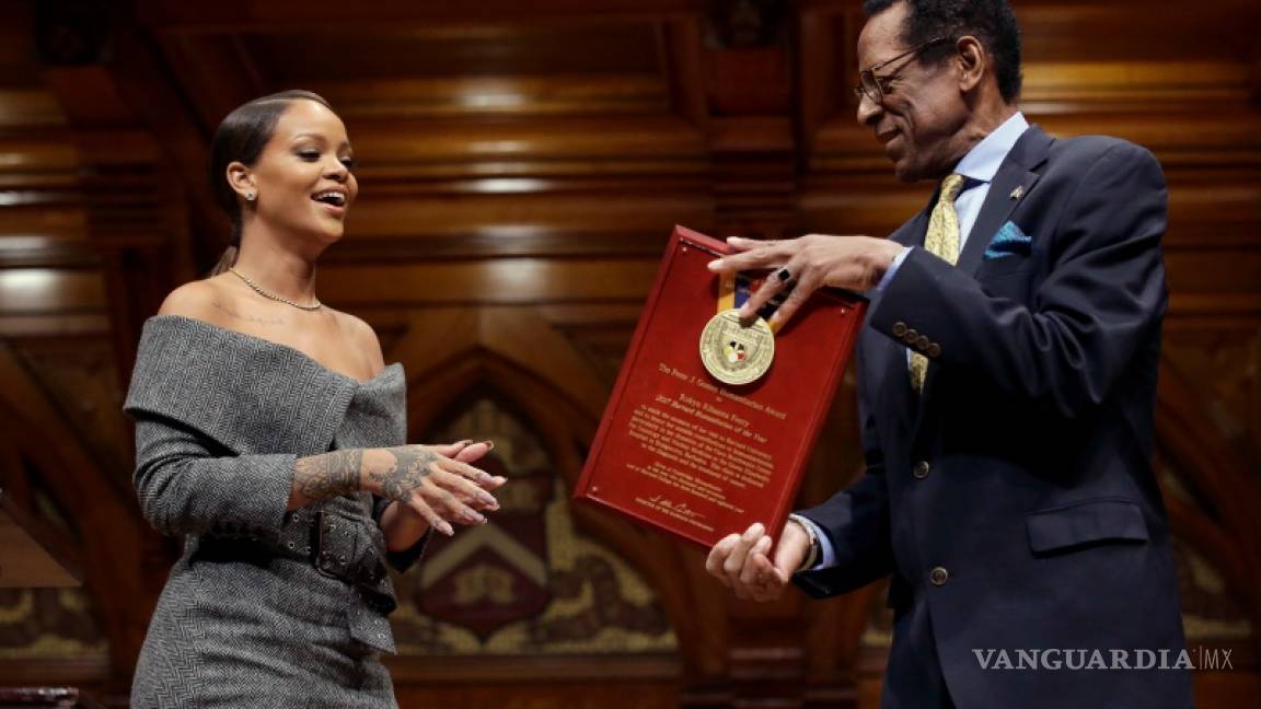 &quot;No tienes que ser rico para ayudar a alguien&quot;. Harvard homenajea a Rihanna por defender los derechos humanos