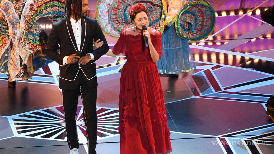 $!Natalia Lafourcade se divierte con los memes sobre ella y Gael García
