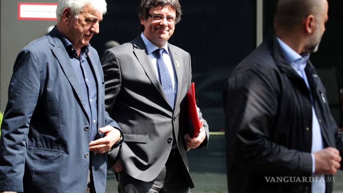 Eurodiputados arropan a Puigdemont, piden la mediación de la UE