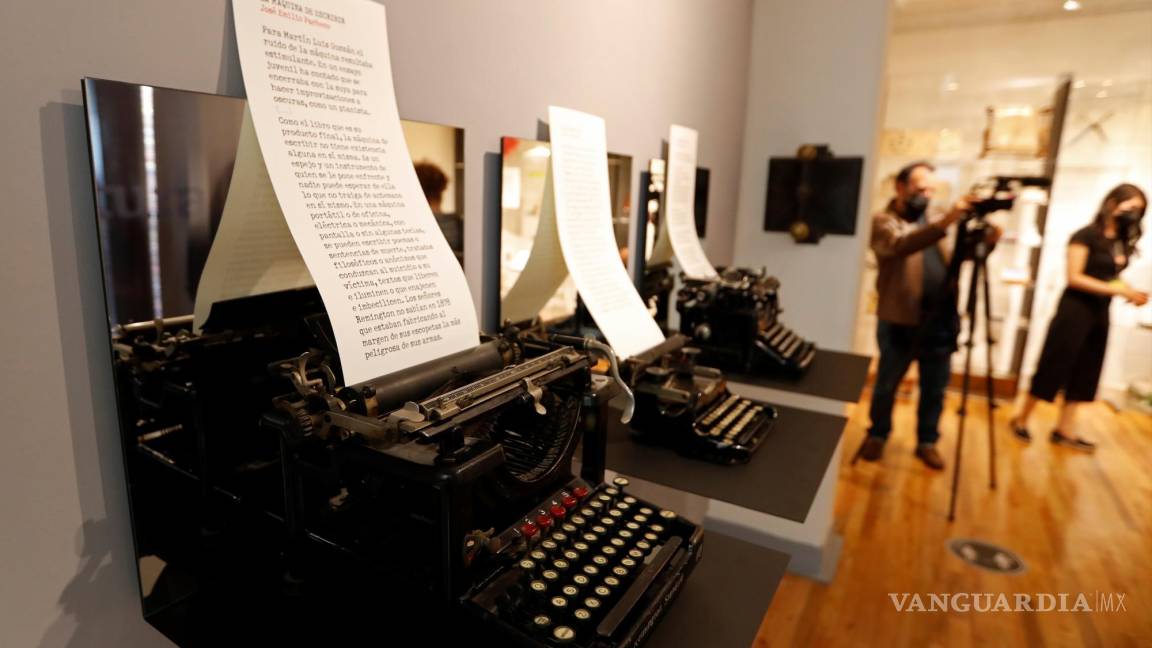 “Objetos y literatura” conecta fragmentos literarios con 800 piezas en el Museo del Objeto