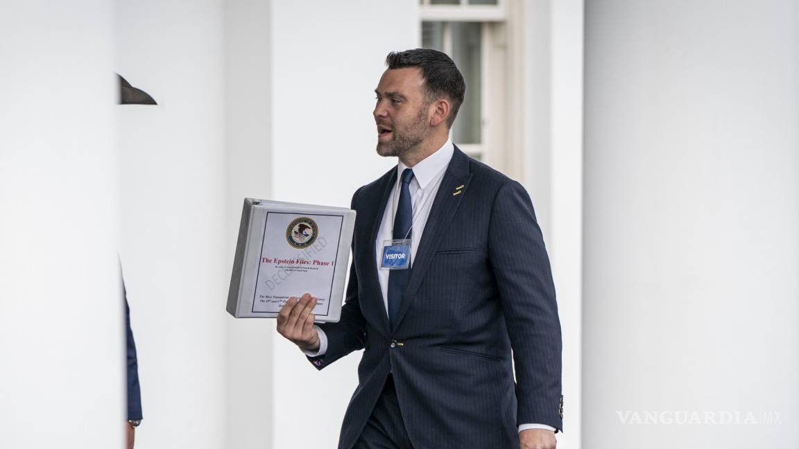$!Jack Posobiec, uno de los varios activistas a los que la administración Trump proporcionó carpetas con material de la investigación de Jeffery Epstein.