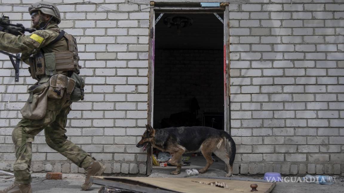 Alienta a Ucrania retirada de tropas rusas en Járkiv
