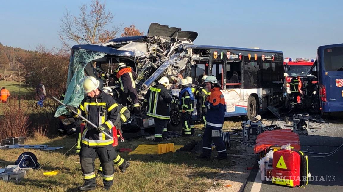 Choque de autobuses deja 40 heridos en Alemania