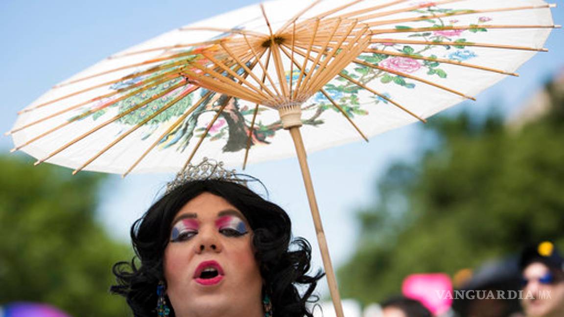 $!Miles marchan por orgullo gay en EU, preocupados por Trump