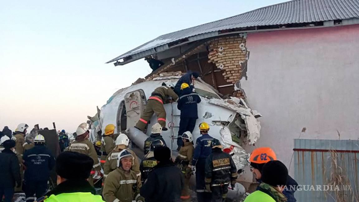 $!Sube a 15 la cifra de muertos por avionazo en Kazajistán