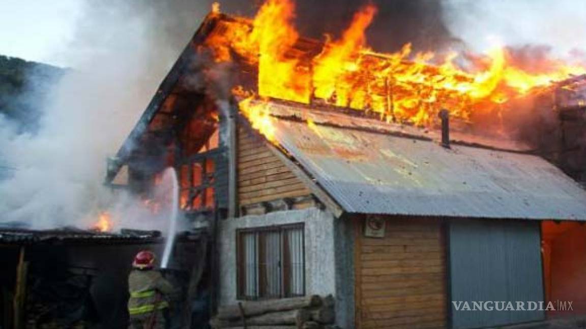 Incendia casa antes de entregarla a su dueño