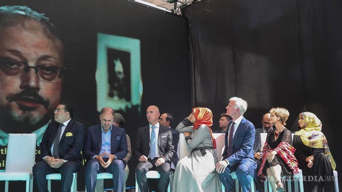 $!Amigos de Khashoggi colocan un monumento ante el consulado saudí de Estambul