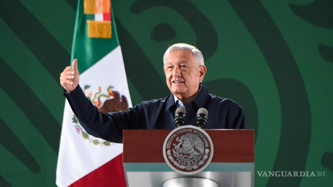 Arremete AMLO contra Xóchitl por contratos pese a medidas cautelares del INE