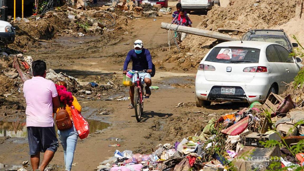 $!Otro de los desafíos que tiene Acapulco es la acumulación de basura que dejó el paso de este fenómeno natural | Foto: Cuartoscuro