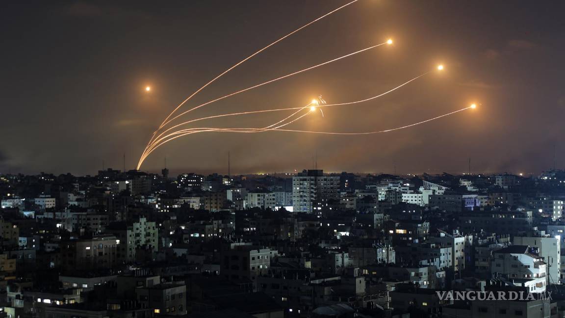 $!La Cúpula de Hierro israelí intercepta misiles lanzados desde la franja de Gaza el 11 de octubre de 2023.