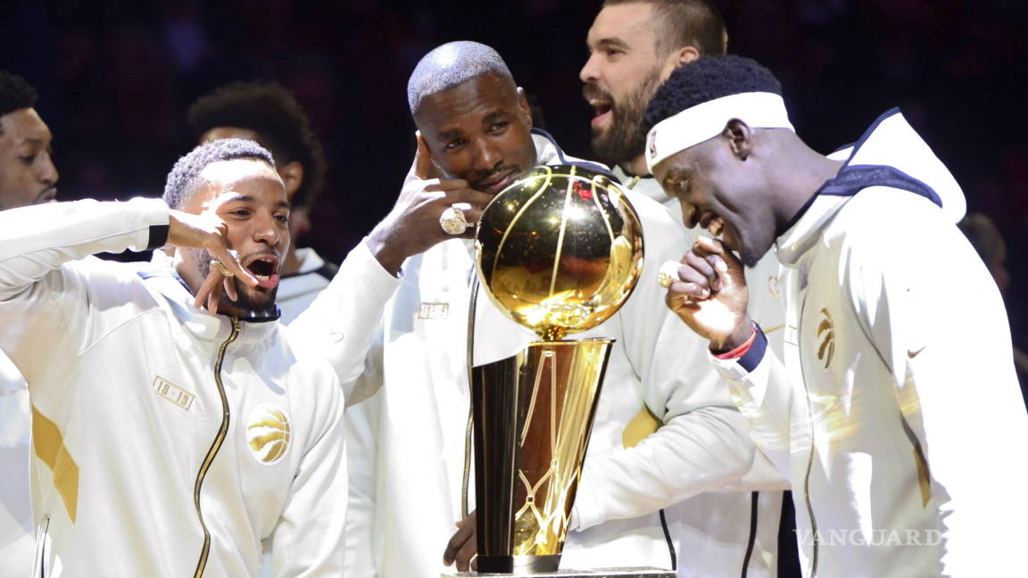 Jugadores de Raptors reciben sus anillos como actuales campeones de la NBA