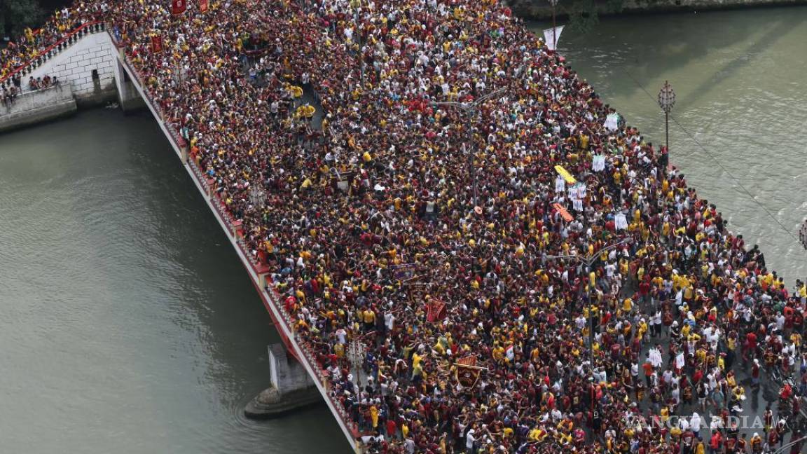 Multitudinaria procesión religiosa en Filipinas deja un muerto