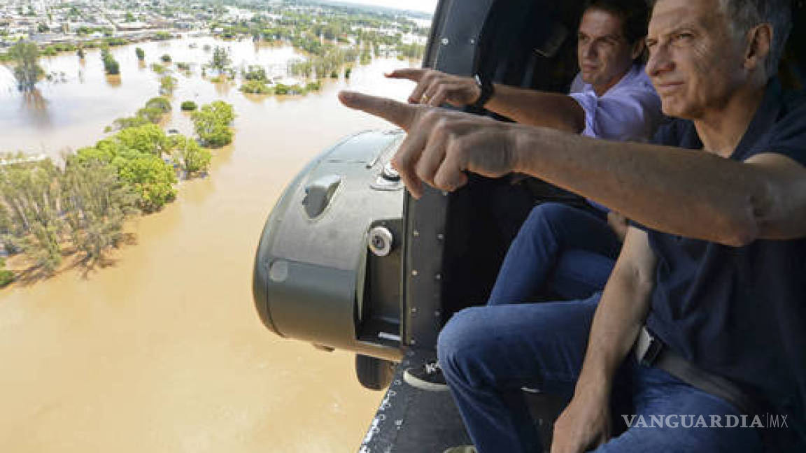 Macri visita zonas afectadas por inundaciones y promete ayuda