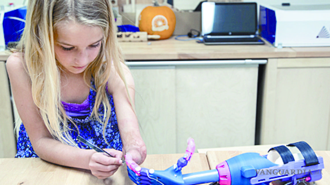 Crean una prótesis de mano en una impresora 3D