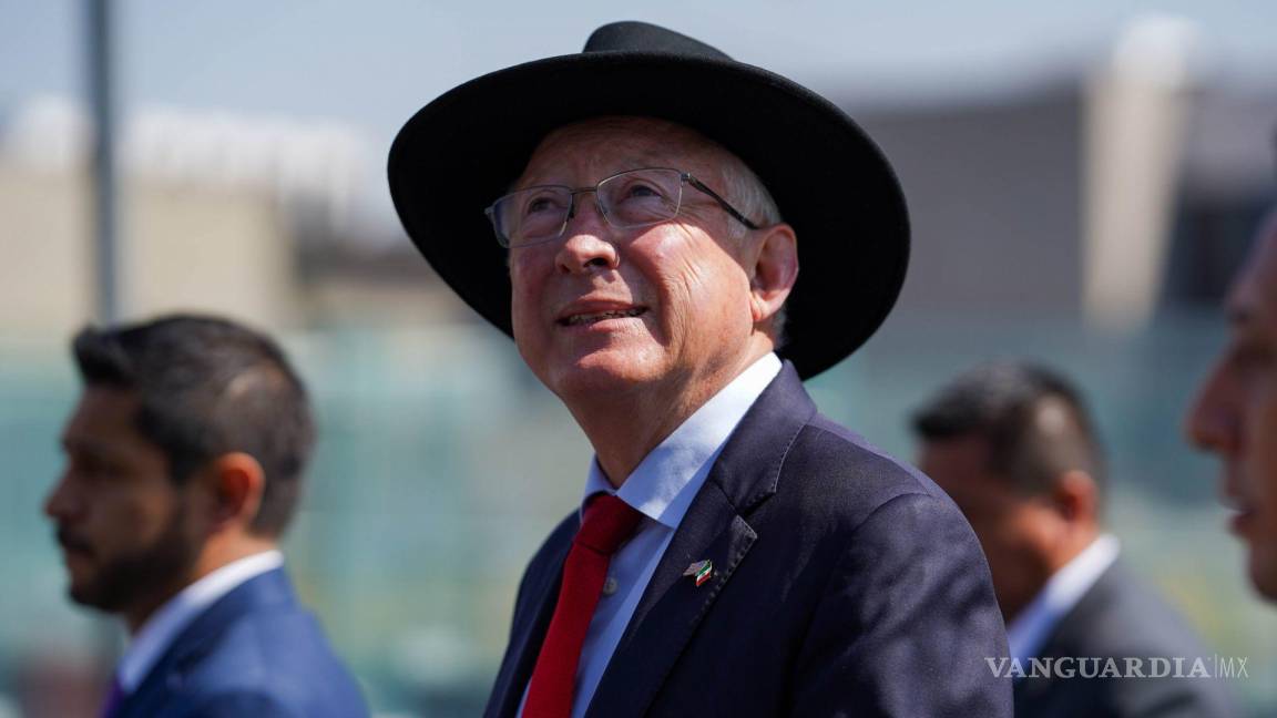 Ken Salazar confía que ‘todo vaya bien’ con llegada del nuevo embajador de EU en México