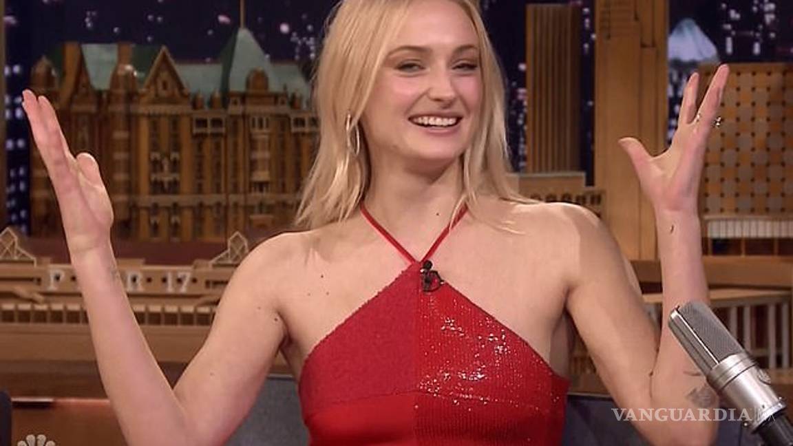$!Sophie Turner revela quién dejó el vaso de Starbucks en episodio de GOT