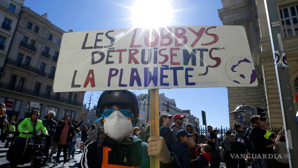 $!Protestan en París para exigir acción al cambio climático
