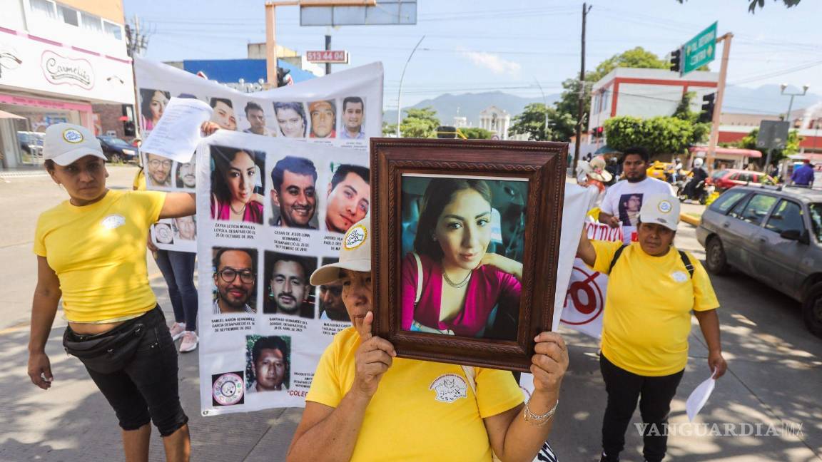 $!Colectivos de familiares de personas desaparecidas marcharon en Oaxaca para conmemorar el Día Internacional de las Víctimas de Desaparición Forzada.